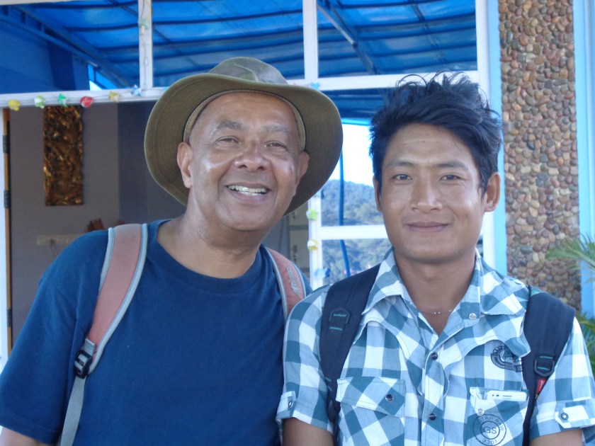Fatigué mais heureux en compagnie de Maung Lan après notre randonnée.