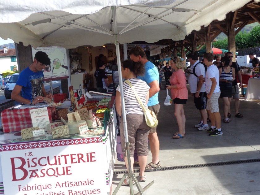 Marché, St Jean-Pied-de Port, jeudi 23 juillet.