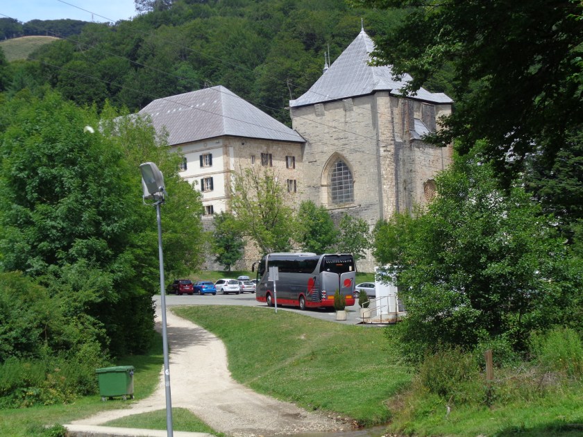 Arrivée à Ronceveaux... et, ci-dessous, rappel du long chemin qui reste à parcourir... 