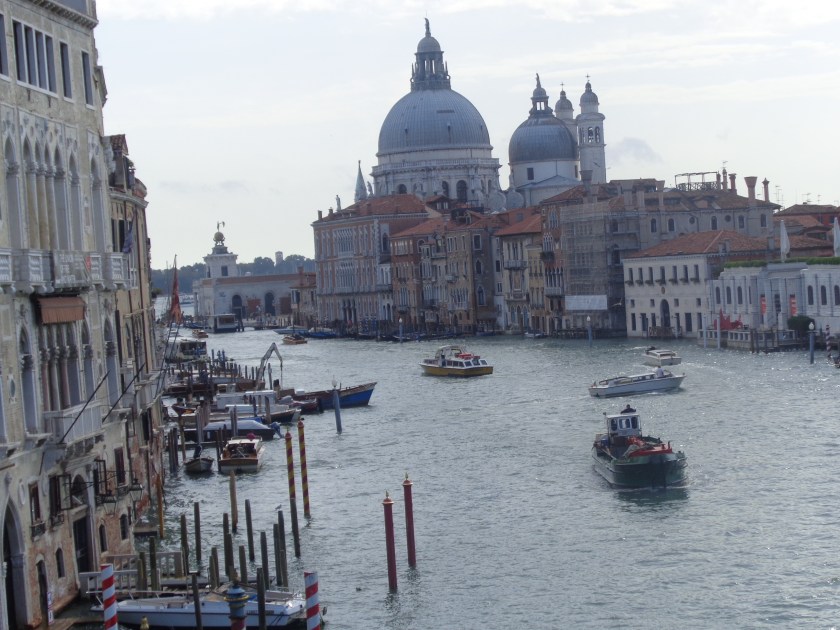 La Basilique Santa Maria della Salute construite en 1630 en action de grâces pour marquer la fin de l'épidémie de peste qui avait à l'époque décimé une grande partie de la population de la ville.