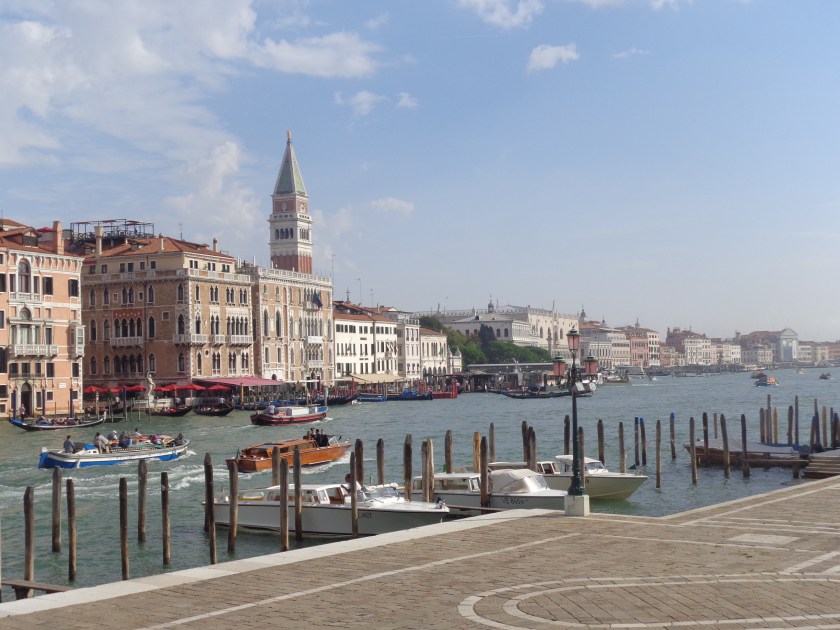 Le Grand Canal avec, à gauche, la tour Campanile qui domine la place Saint-Marc.