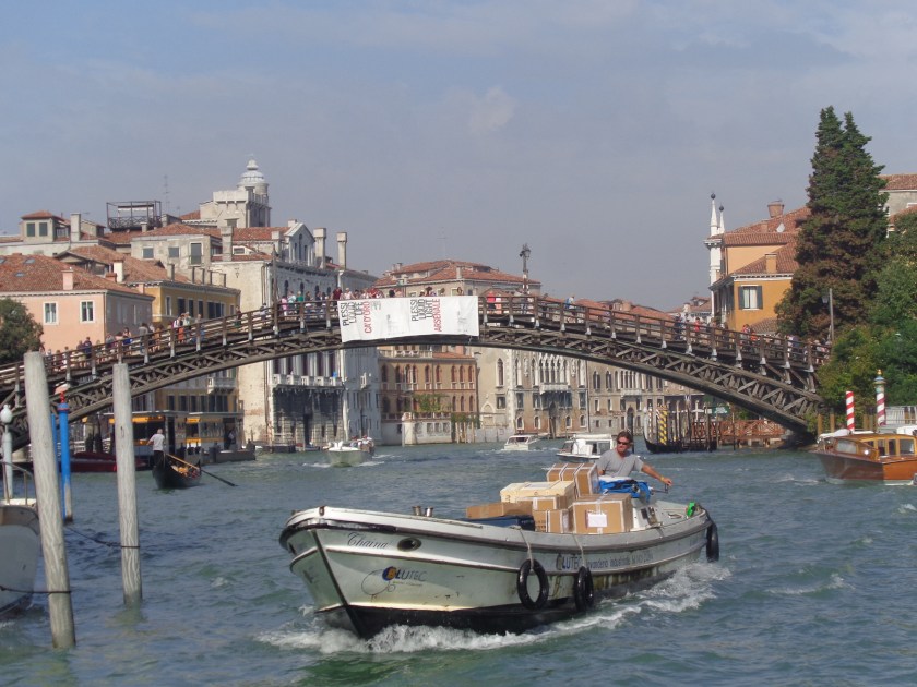 Le Pont Accademia, en arrière-plan.