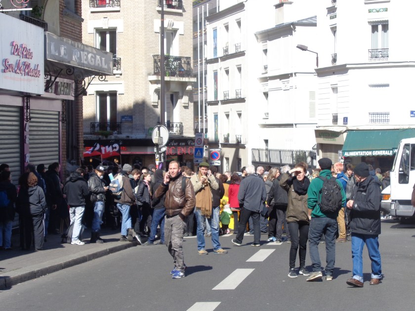 Manifestants réunis Place des Fêtes (19è) à Paris, dimanche 1er mai. 