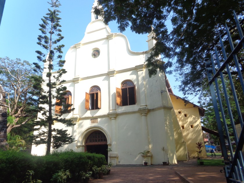 La religion catholique a de profondes racines au Kerala. Les premiers explorateurs portugais sont arrivés ici au début du 16 siècle, suivis par les jésuites. Ci-dessus la Cathédrale Saint-François, la première église catholique construite en Inde. Vasco de Gama y fut inhumé pendant plusieurs années avant que ces cendres soient rapatriées au Portugal
