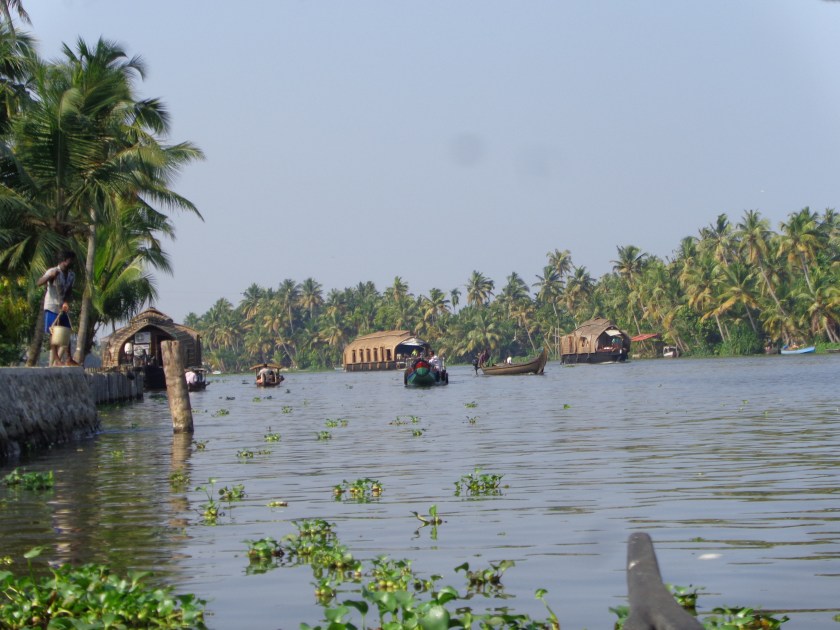Près d'Alleppey, une des voies fluviales qui sont au cœur du réseau de transport au sud du Kerala