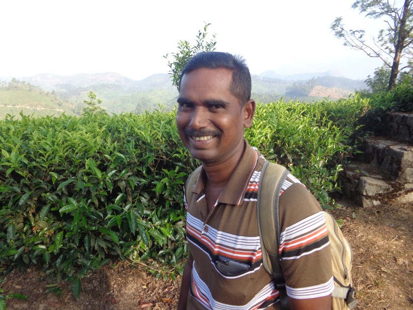 Samy, 47 ans, guide exceptionnel, né dans la région de Munnar, père de deux enfants et, comme une grande partie de la population, membre du parti communiste de l'état du Kerala.
