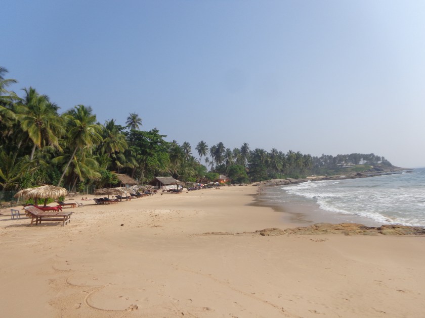 La plage de Goyambokka, située à une dizaine de kilomètres à l'ouest de Tangalle.