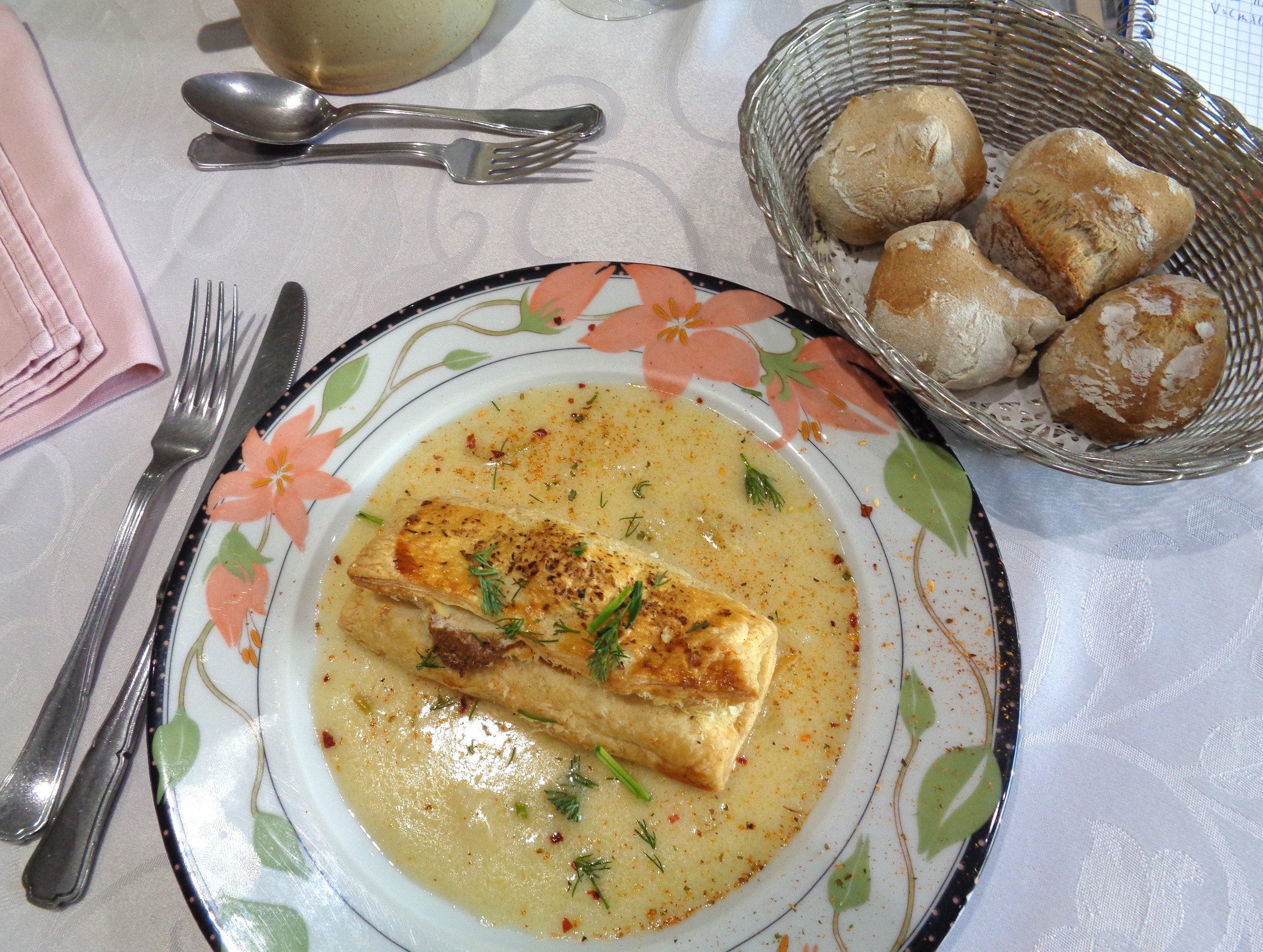 feuilleté de saumon fumé.