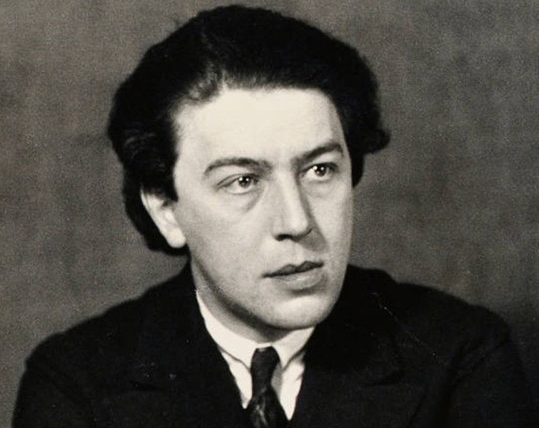 Andre-Breton-Photo-of-the-artist-by-Man-Ray-1932-Image-via-theredlistcom