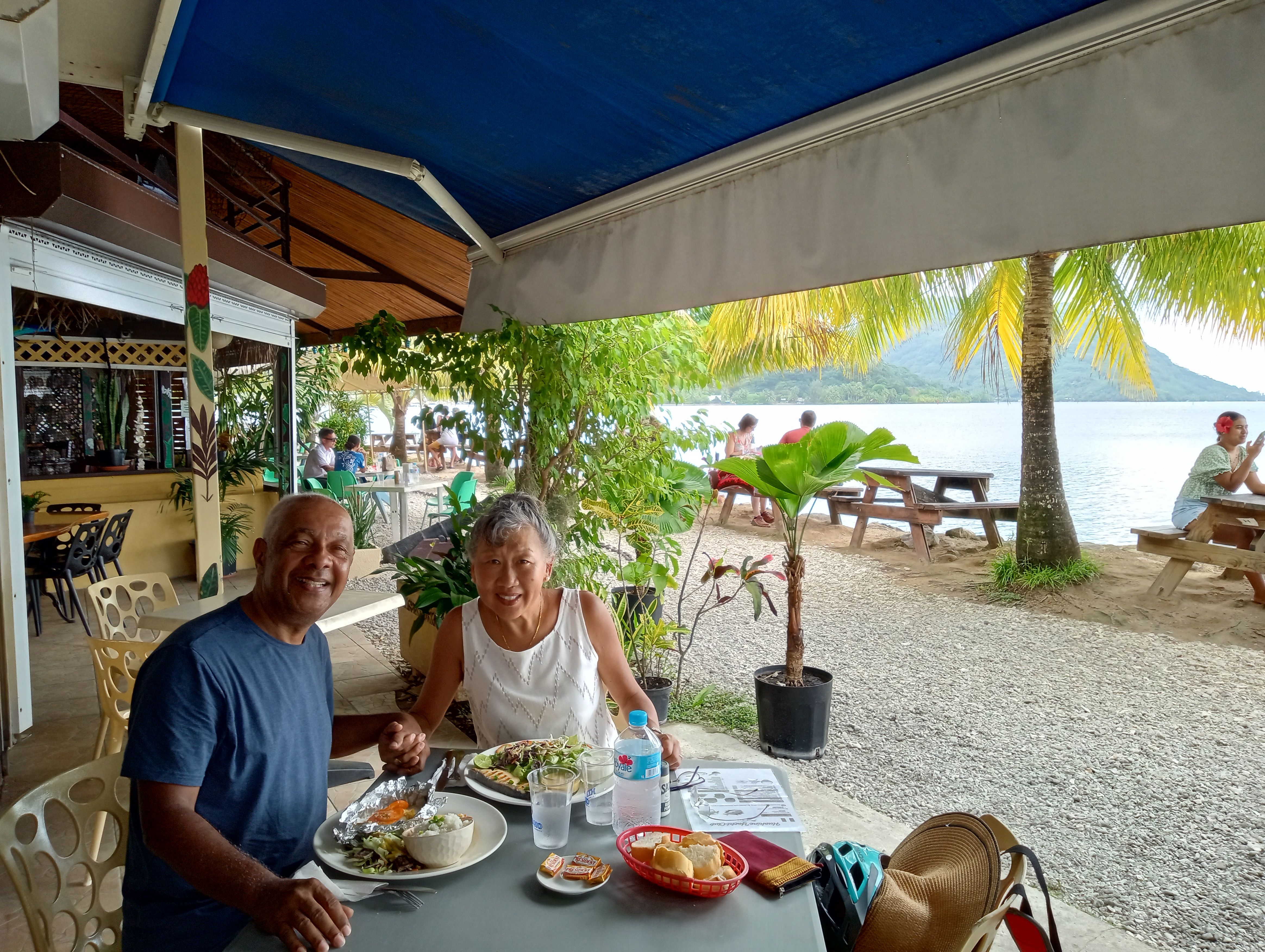 23 Nov2024 Huahine déjeuner anniversaire 68 ans