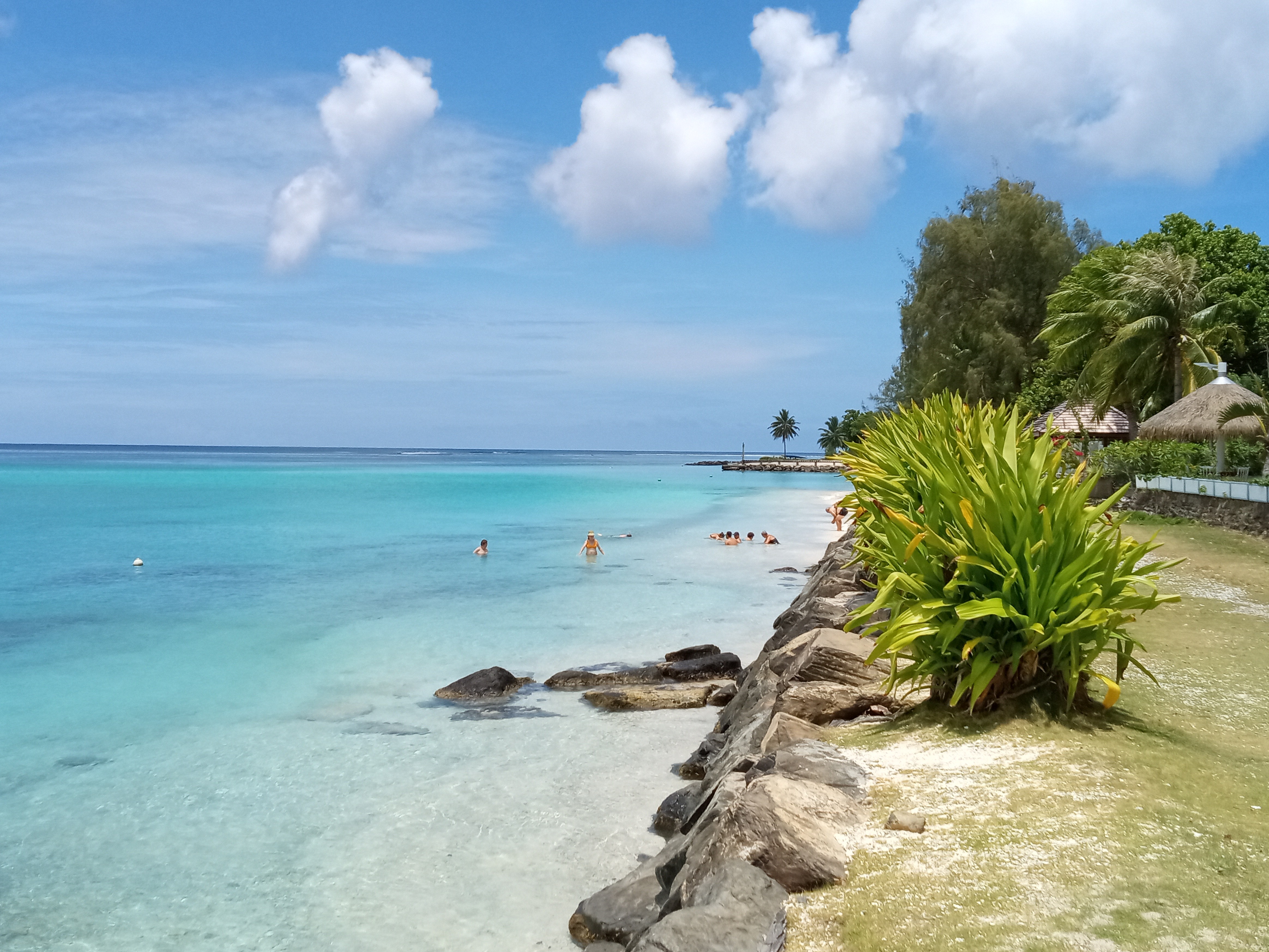 plage municipale huahine 1er décembfe 2024
